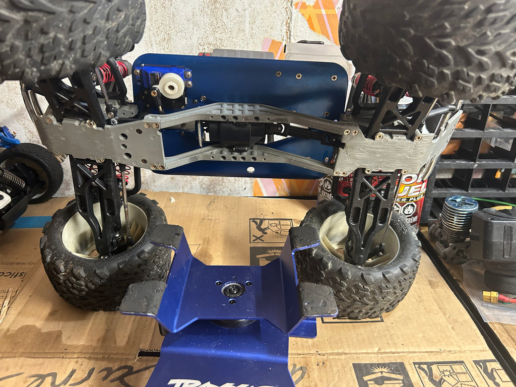 Traxxas T-Maxx 2.5 Nitro RC Truck Roller Chassis for Part's or Repair