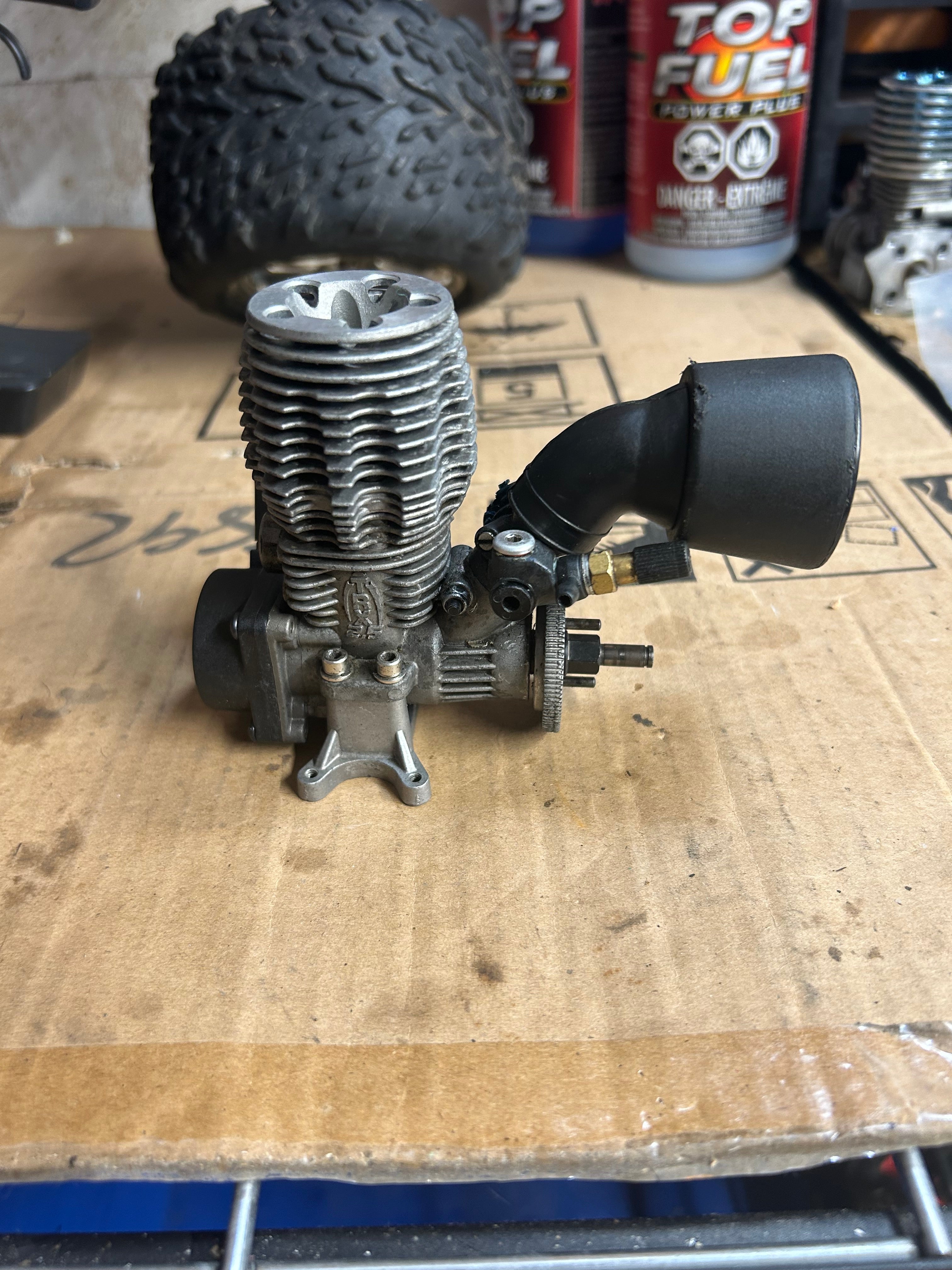 Original Traxxas TRX 2.5 Nitro RC Engine GREAT COMPRESSION AND RUNS GREAT
